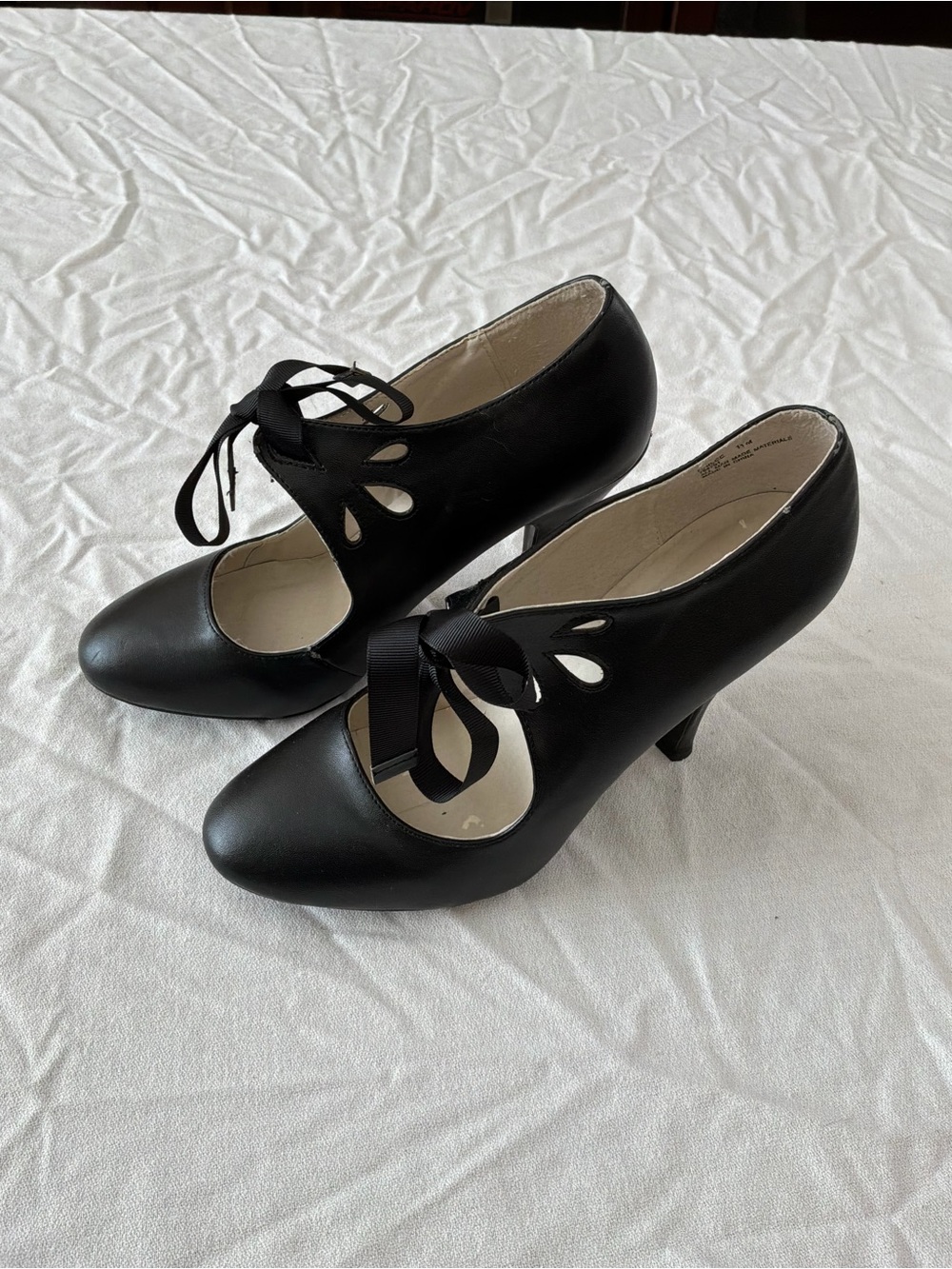 ******* Mojo Moxy Black Ribbon Mary Jane Heels ******